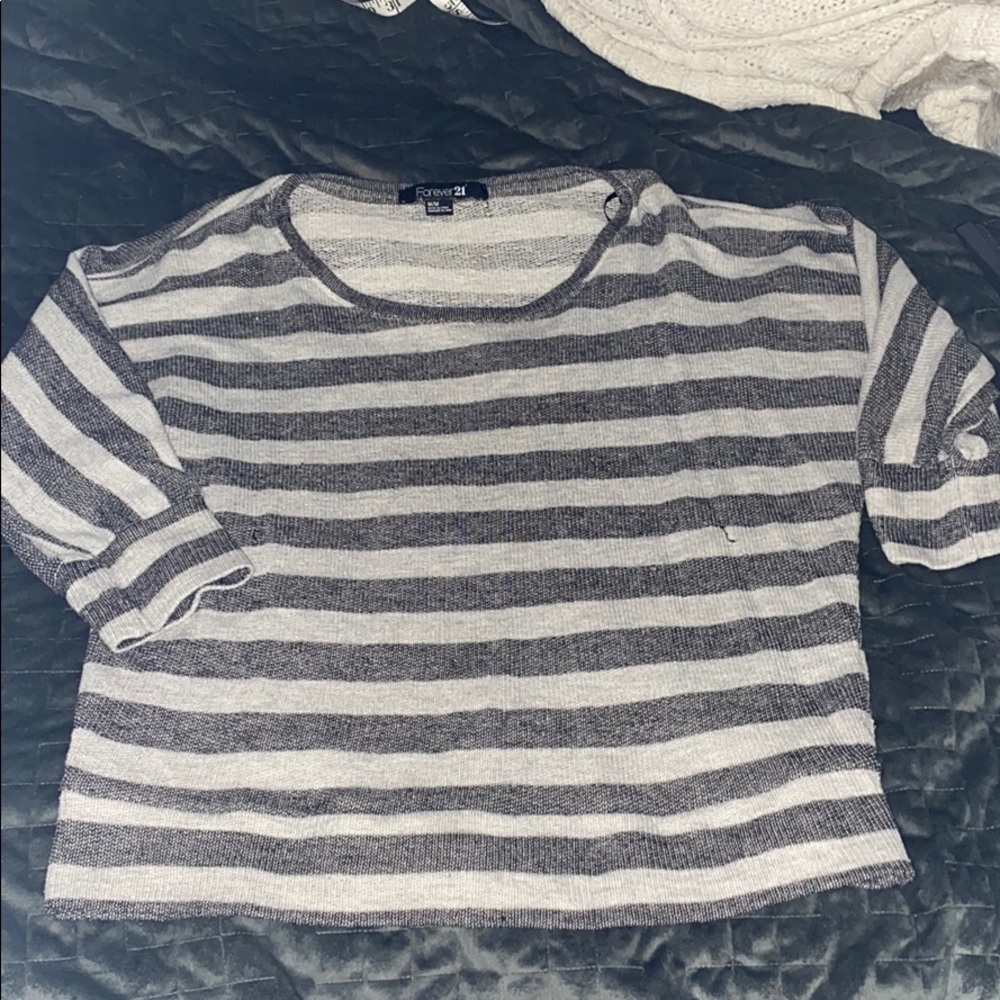 Short sleeve sweater